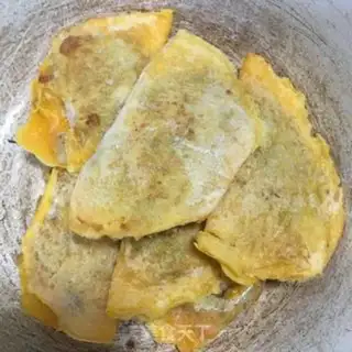 Make Eggs and mushrooms step 0