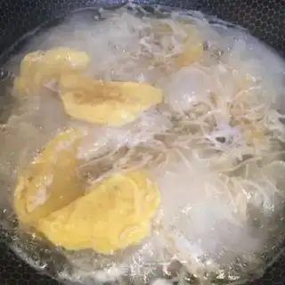 Make Eggs and mushrooms step 4
