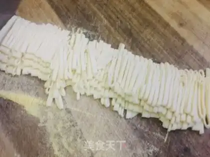 Make Garlic puffed ketchup noodles step 10