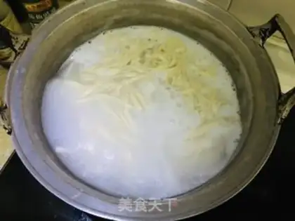 Make Garlic puffed ketchup noodles step 11