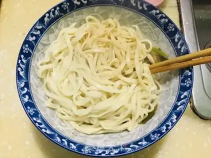 Make Garlic puffed ketchup noodles step 12