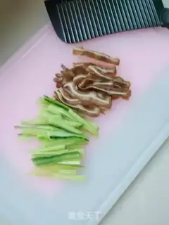 Make cucumber with pig ears step 1