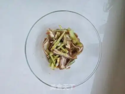 Make cucumber with pig ears step 4