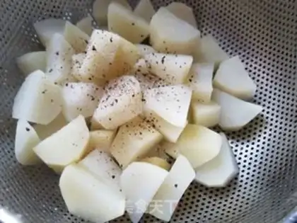 Make Black pepper potatoes, willows step 3