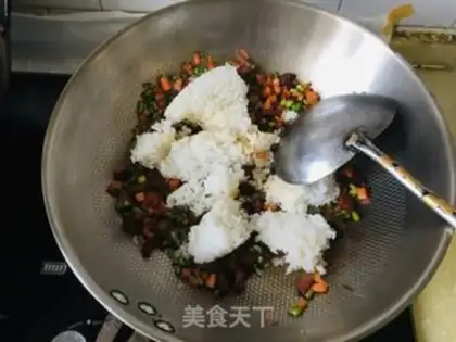 Make Sausage garlic carrot fried rice step 5
