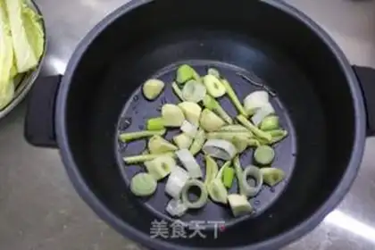 Make Beef cabbage and pastry pot step 4