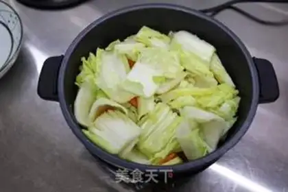 Make Beef cabbage and pastry pot step 6