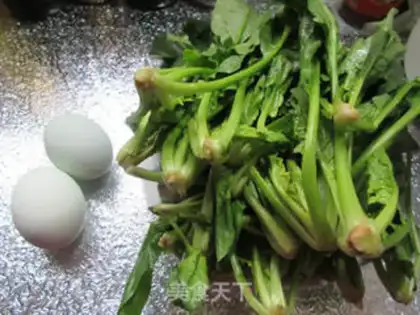 Make A duck egg and spinach step 0