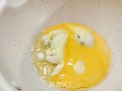 Make Quisine fried eggs step 1
