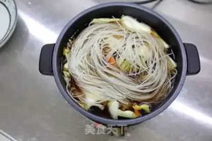 Make Beef cabbage and pastry pot step 8