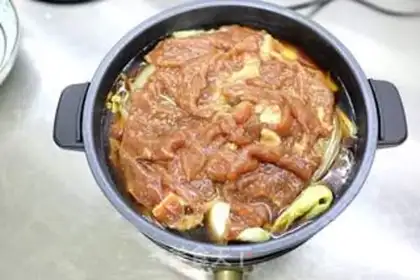 Make Beef cabbage and pastry pot step 9