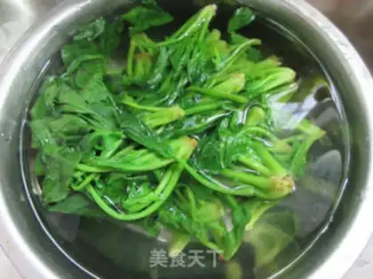 Make A duck egg and spinach step 3