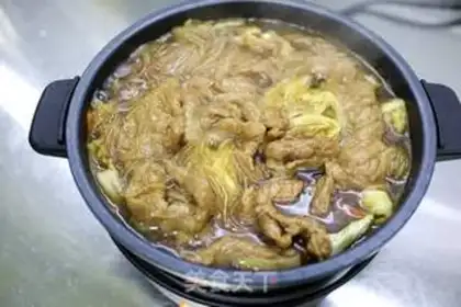 Make Beef cabbage and pastry pot step 11