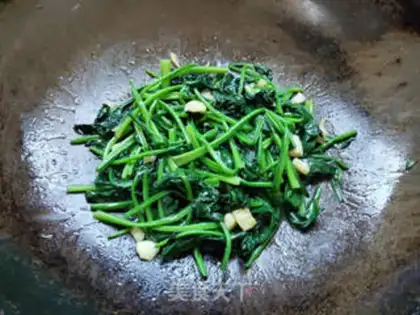 Make Garlic spinach step 4
