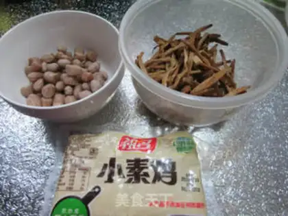 Make The peanuts and veggies are sour chickens step 0