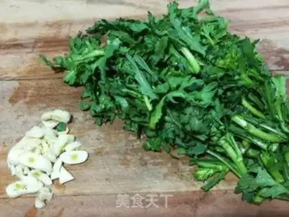 Make Eggs soup step 1