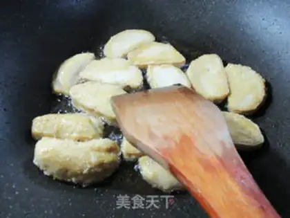 Make The peanuts and veggies are sour chickens step 2