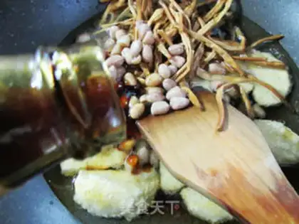 Make The peanuts and veggies are sour chickens step 5