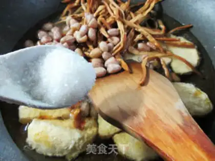 Make The peanuts and veggies are sour chickens step 7
