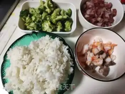 Make Sausage shrimp fried rice step 0