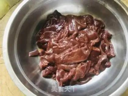 Make The green peppers, the onions, the liver step 1