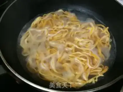 Make Pumpkin chicken and pumpkin noodles step 3