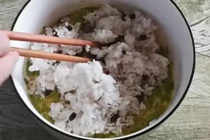 Make Quick-hand breakfast rice cake step 2