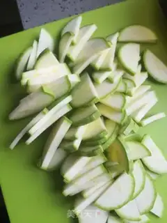 Make Shrimp-skinned hornnuts step 1