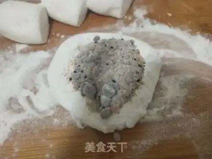 Make Red sugar sesame pie step 5