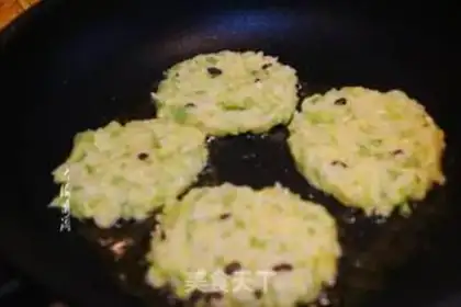 Make Quick-hand breakfast rice cake step 4