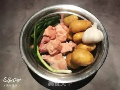 Make Chicken leg and potatoes step 0