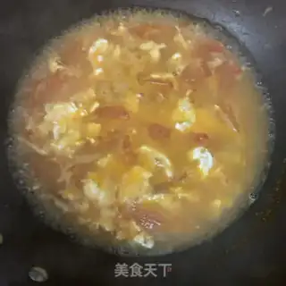 Make Tomato egg and ham noodles step 7