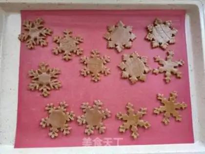 Make Christmas snowbread step 7