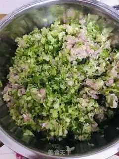 Make Celery pork dumplings step 0