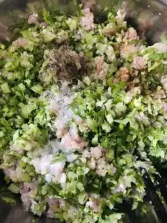Make Celery pork dumplings step 1