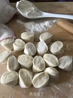 Make Celery pork dumplings step 3