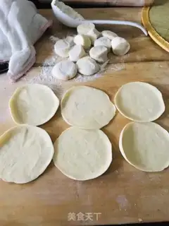 Make Celery pork dumplings step 4