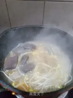 Make Sour duck blood fan soup step 2