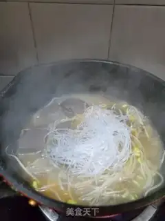 Make Sour duck blood fan soup step 3