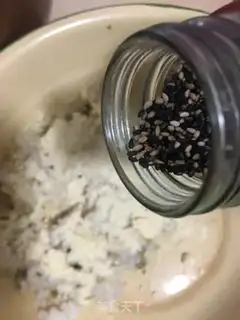Make Riceball step 2