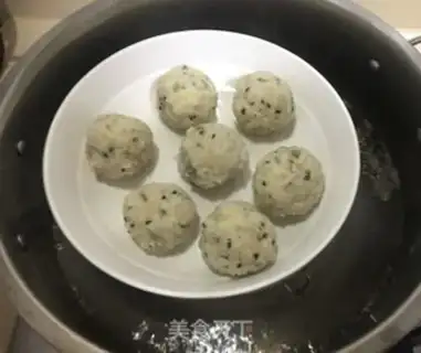 Make Riceball step 5