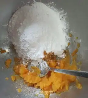 Make Red sugar, sweet potato balls step 1