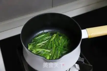 Make Onion noodles step 1