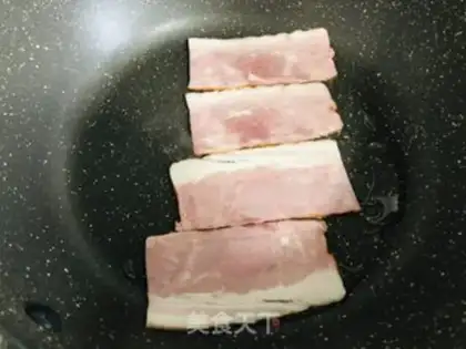 Make Bacon egg sandwich step 1