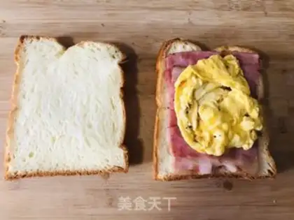 Make Bacon egg sandwich step 3
