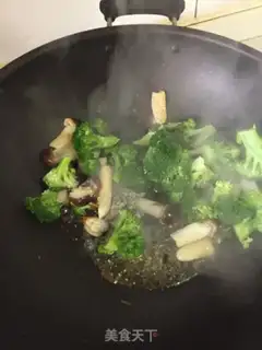 Make Pelican mushrooms and broccoli step 3