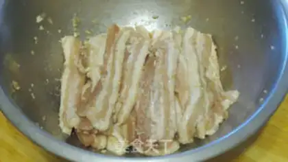 Make Shrimp sauce and greasy meat step 3
