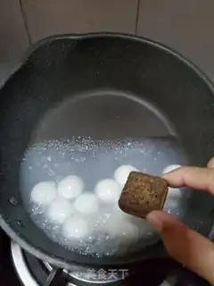 Make Black sugar, old ginger roses step 3