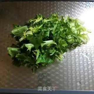 Make Eggs with a chrysanthemum step 2