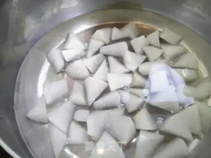 Make A white radish with shrimp step 1